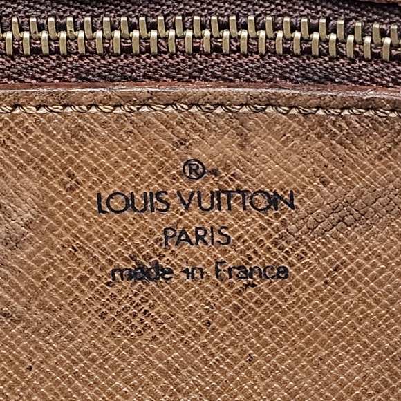 🔥 LV Marly Dragonne Wristlet 🔥 - Picture 11 of 15